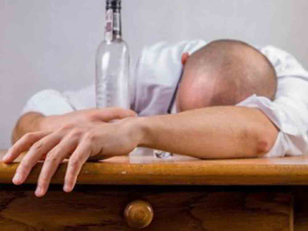 Alkohol ändert Synapsen im Hirn nachhaltig, Wissenschaftler vermuten darin Basis von Lernvorgängen und Erinnerungsvorgängen sowie Suchtgedächtnis Alkohol ändert Synapsen im Hirn nachhaltig, Wissenschaftler vermuten darin Basis von Lernvorgängen und Erinnerungsvorgängen sowie Suchtgedächtnis
