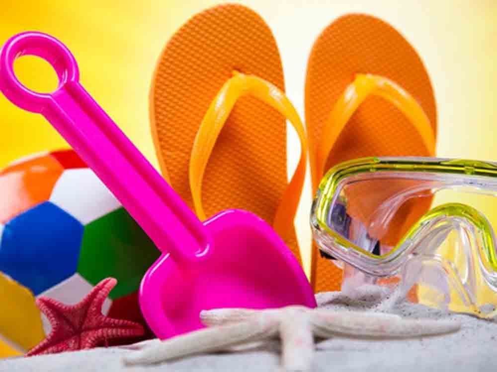 Sommerspaß ohne Schadstoff Cocktail, von Schnorchel bis Flip Flops, darauf sollten Verbraucher bei Plastikprodukten achten Sommerspaß ohne Schadstoff Cocktail, von Schnorchel bis Flip Flops, darauf sollten Verbraucher bei Plastikprodukten achten