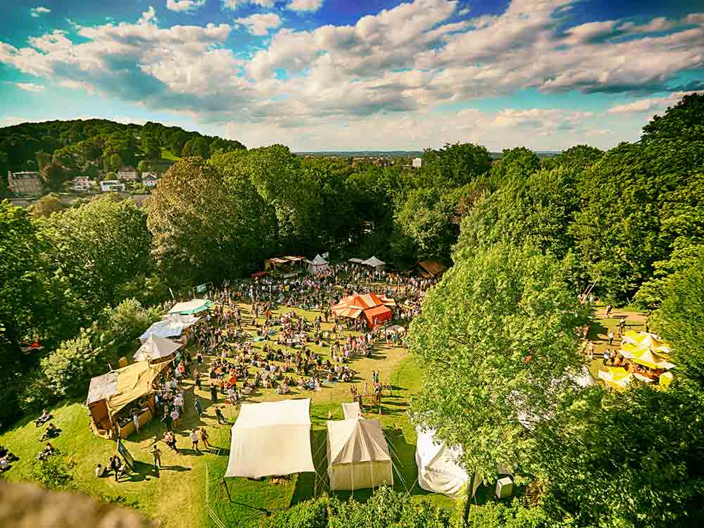 Bielefeld, Tipps fürs Sparrenburgfest 2022, Infos zu Anreise, kostenlosem Trinkwasser und Straßensperrungen, 29. bis 31. Juli 2022 Bielefeld, Tipps fürs Sparrenburgfest 2022, Infos zu Anreise, kostenlosem Trinkwasser und Straßensperrungen, 29. bis 31. Juli 2022