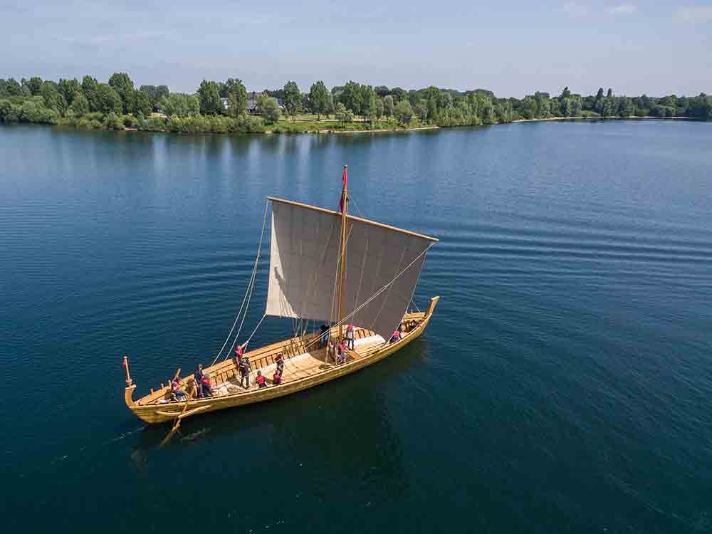Einbaum, Prahm und Pünte, Wasserwerksvortrag zur inklusiven Werft im LVR Archäologischen Park Xanten Einbaum, Prahm und Pünte, Wasserwerksvortrag zur inklusiven Werft im LVR Archäologischen Park Xanten