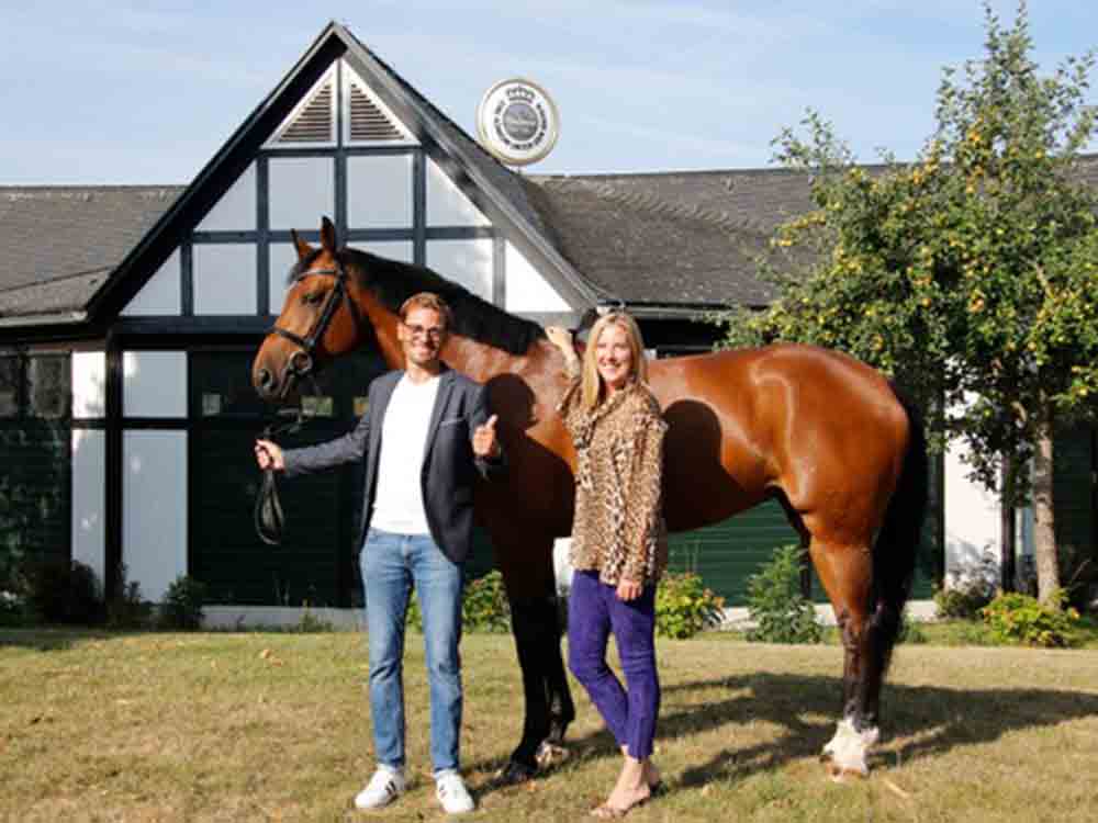 Ein neuer Pächter für die Warsteiner Reitanlage, Stabübergabe mit Jens Wawrauschek und Catharina Cramer