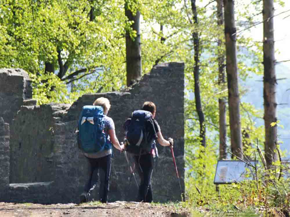 LWL, Archäologisches Wandern, neuer Wanderführer zur Archäologie in Ostwestfalen Lippe erschienen