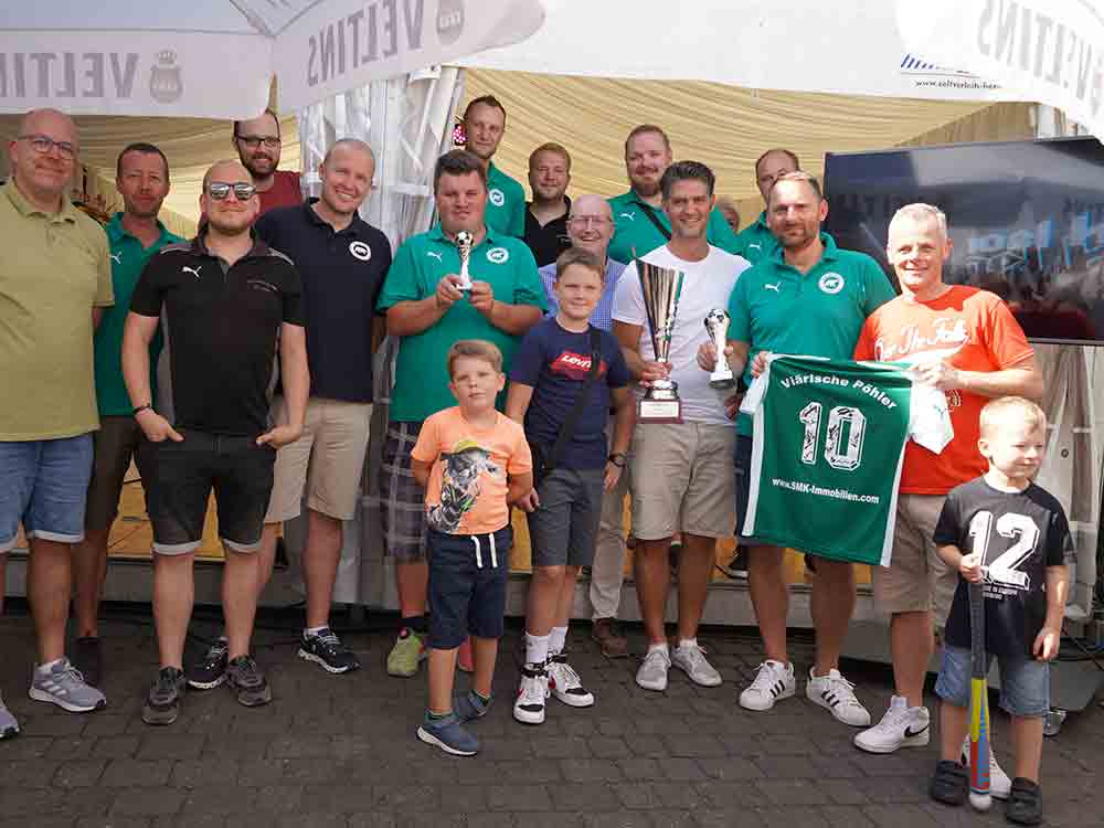 Verl, Bürgermeister ehrt Sieger der Stadtmeisterschaft für Hobby Fußballmannschaften Verl, Bürgermeister ehrt Sieger der Stadtmeisterschaft für Hobby Fußballmannschaften