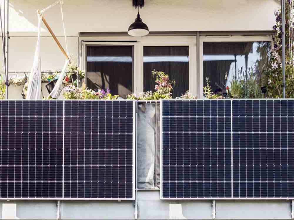 Schnell unabhängiger vom Energieversorger werden, vor dem Winter, mit Mini Solaranlagen für den Balkon den Geldbeutel schonen