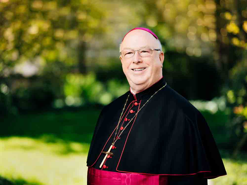 Papst nimmt Rücktrittsgesuch an, Erzbischof Hans Josef Becker tritt in den Ruhestand Papst nimmt Rücktrittsgesuch an, Erzbischof Hans Josef Becker tritt in den Ruhestand