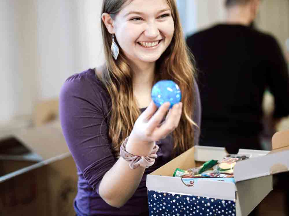 Samaritan’s Purse, in Berlin Lankwitz werden schon Weihnachtspäckchen gepackt, Freiwillige für die Weihnachtswerkstatt gesucht Samaritan’s Purse, in Berlin Lankwitz werden schon Weihnachtspäckchen gepackt, Freiwillige für die Weihnachtswerkstatt gesucht