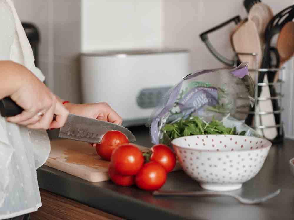 Planetary Health Diet, innovatives Inverted Classroom Lehrkonzept mit Kochkurs für das Studium generale pilotiert Planetary Health Diet, innovatives Inverted Classroom Lehrkonzept mit Kochkurs für das Studium generale pilotiert