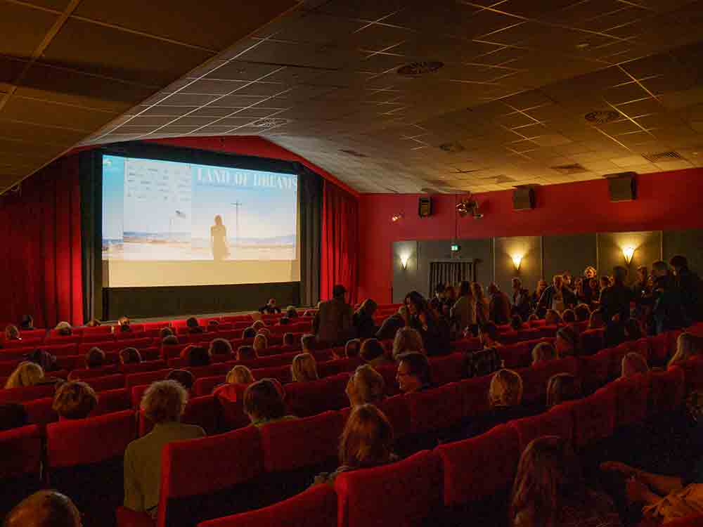 Kino Gütersloh, Land of Dreams, erfolgreiche Deutschlandpremiere mit Regisseurin Shirin Neshat in Hamburg, ab 3. November 2022 im Kino