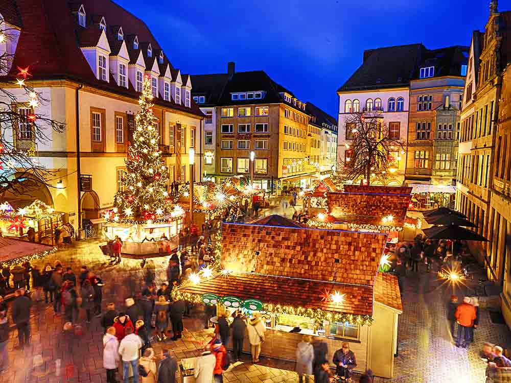 Bielefeld, neues Weihnachtsdorf auf dem Jahnplatz, Bielefelder Weihnachtsmarkt in der Innenstadt startet ab 21. November 2022 Bielefeld, neues Weihnachtsdorf auf dem Jahnplatz, Bielefelder Weihnachtsmarkt in der Innenstadt startet ab 21. November 2022
