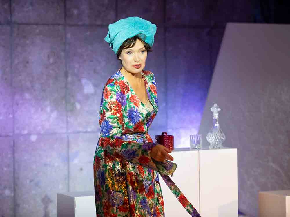 Lippstadt, Peggy Guggenheim. Woman before a Glass, Solostück mit der aus Lippstadt stammenden Schauspielerin Edda Petri Lippstadt, Peggy Guggenheim. Woman before a Glass, Solostück mit der aus Lippstadt stammenden Schauspielerin Edda Petri