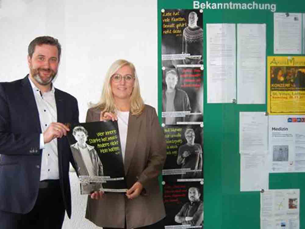 Christina Gertheinrich ist neue Gleichstellungsbeauftragte in Herzebrock Clarholz, Plakate für »eine neue Männlichkeit« im Rathaus