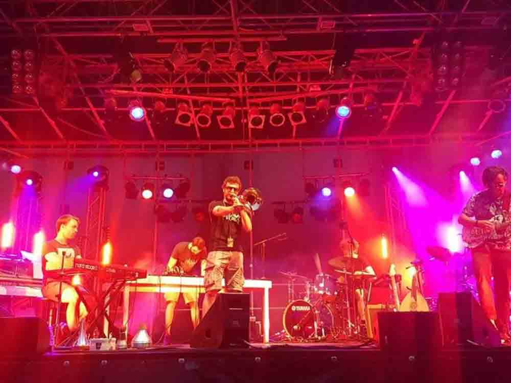 Bielefeld, Electric Ulmenwall, geplantes Chaos, improvisierte Ordnung und dabei immer tanzbar, Bunker Ulmenwall, 20. Dezember 2022