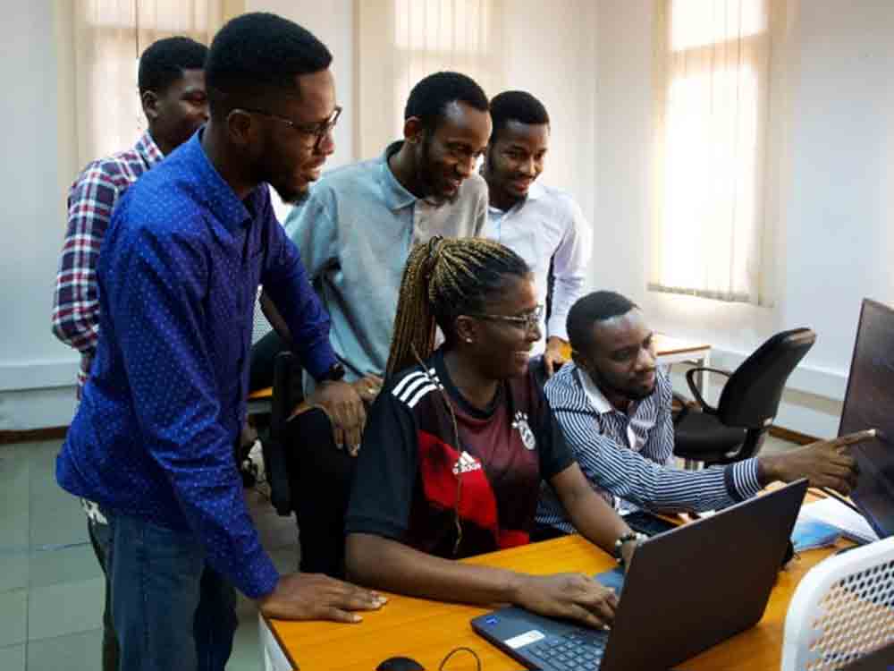 Neue und einzigartige Plattform The Fair Work schafft jetzt den dringend gesuchten Zugang zu Digital Talenten aus Afrika auch für kleinere Firmen in Europa Neue und einzigartige Plattform The Fair Work schafft jetzt den dringend gesuchten Zugang zu Digital Talenten aus Afrika auch für kleinere Firmen in Europa