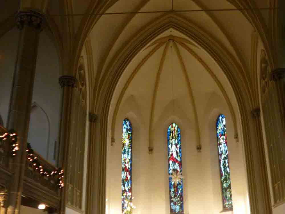 Gütersloh, Orgelmusik zur Mittagszeit und Ökumenisches Friedensgebet in der Martin Luther Kirche, 17. Dezember 2022