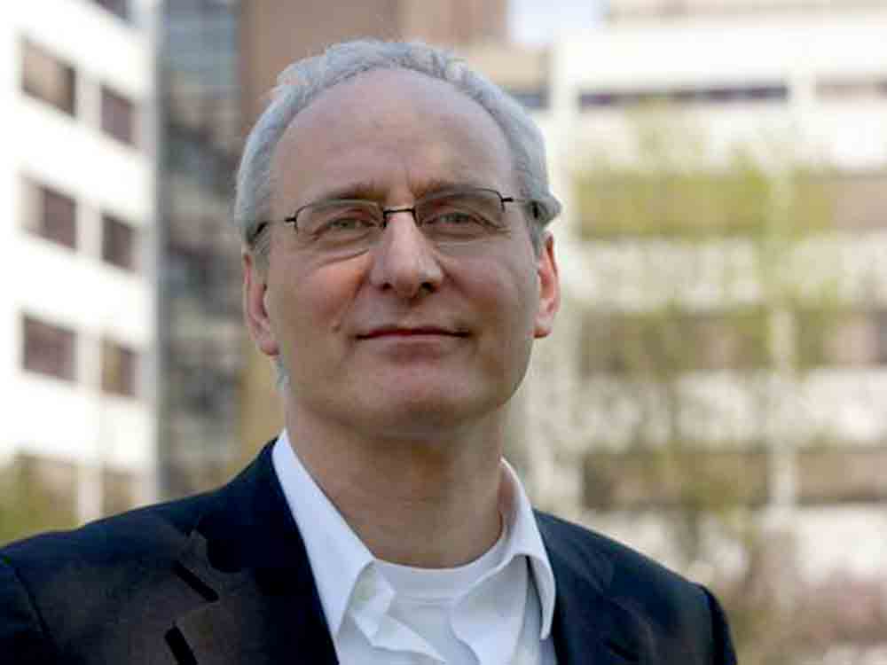 Fachhochschule (FH) Dortmund Experte Prof. Dr. Axel Faix: Fußball Fanszene ist gespalten