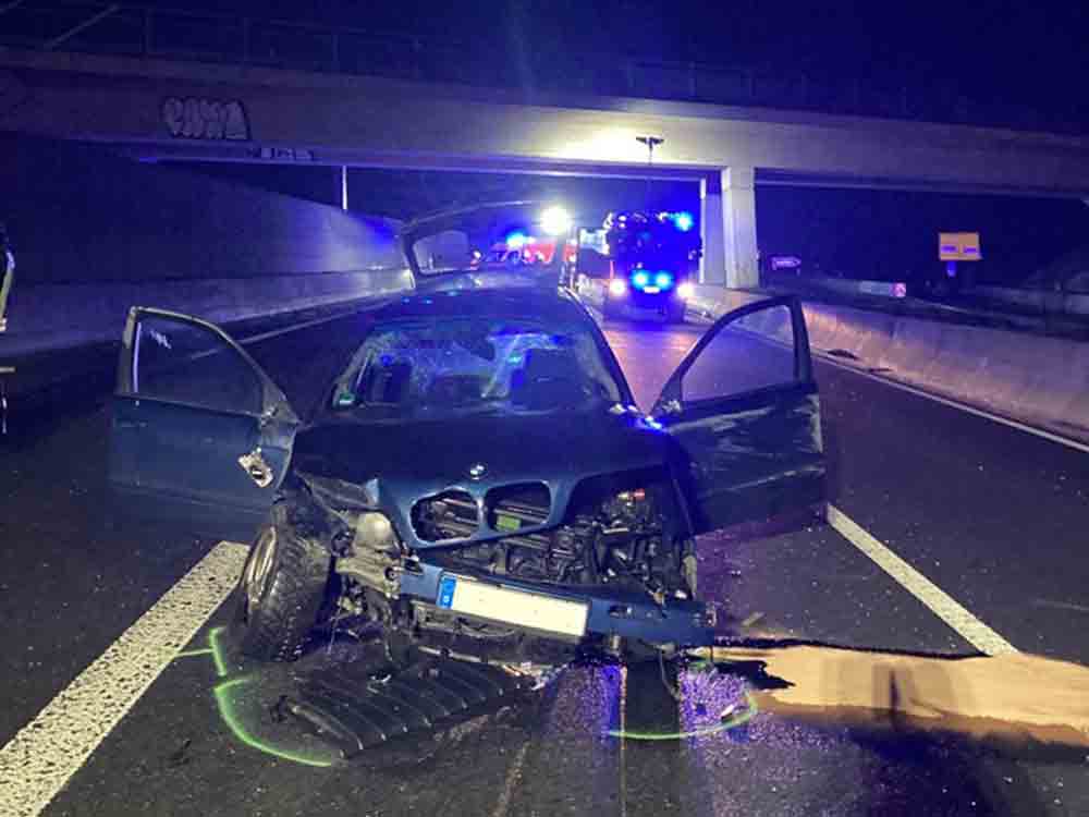 Polizei Bielefeld, Pkw Fahrer betrunken auf der Autobahn überschlagen