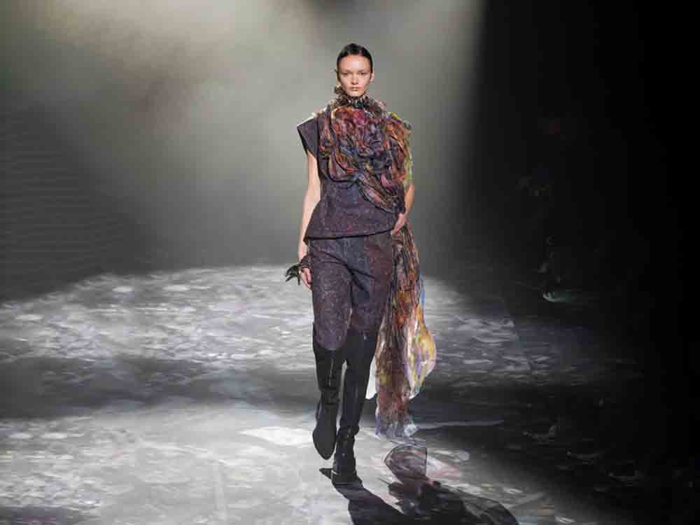 Epson und Modedesigner Yuima Nakazato präsentieren nachhaltige Mode