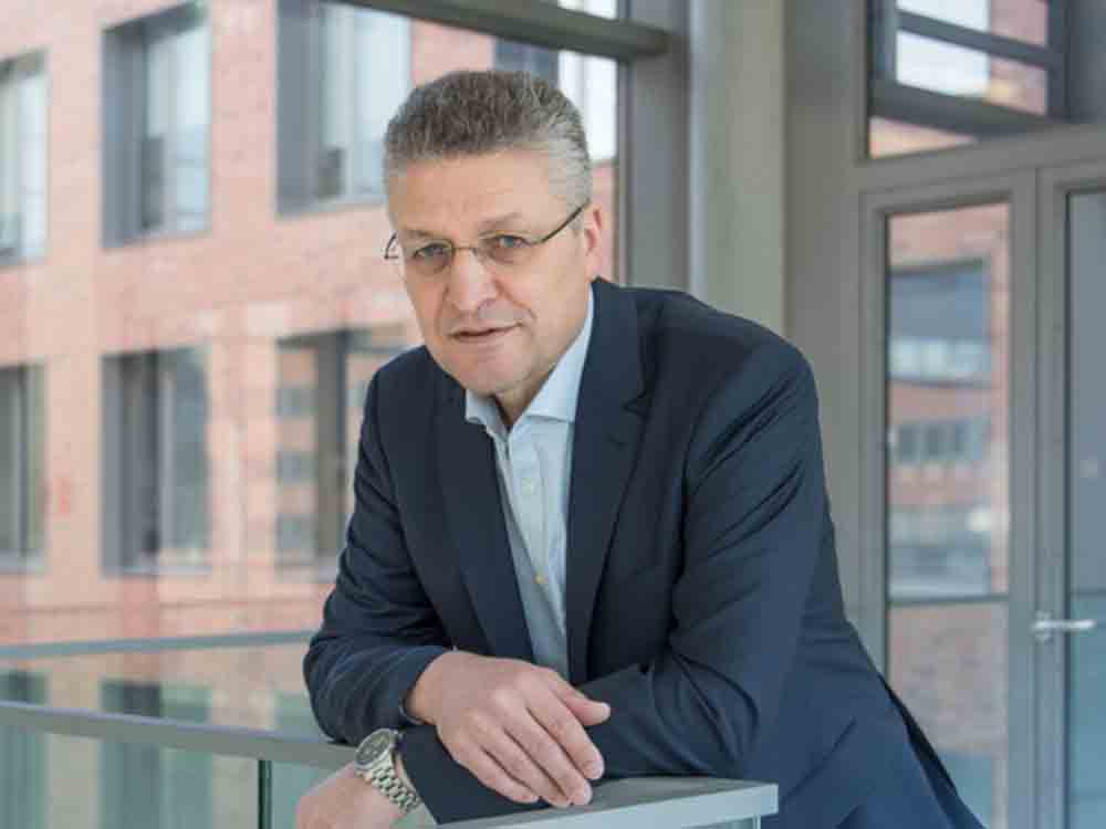 Professor Dr. Lothar H. Wieler wird ab 1. April 2023 Sprecher des neuen Digital Health Clusters am Hasso Plattner Institut Professor Dr. Lothar H. Wieler wird ab 1. April 2023 Sprecher des neuen Digital Health Clusters am Hasso Plattner Institut