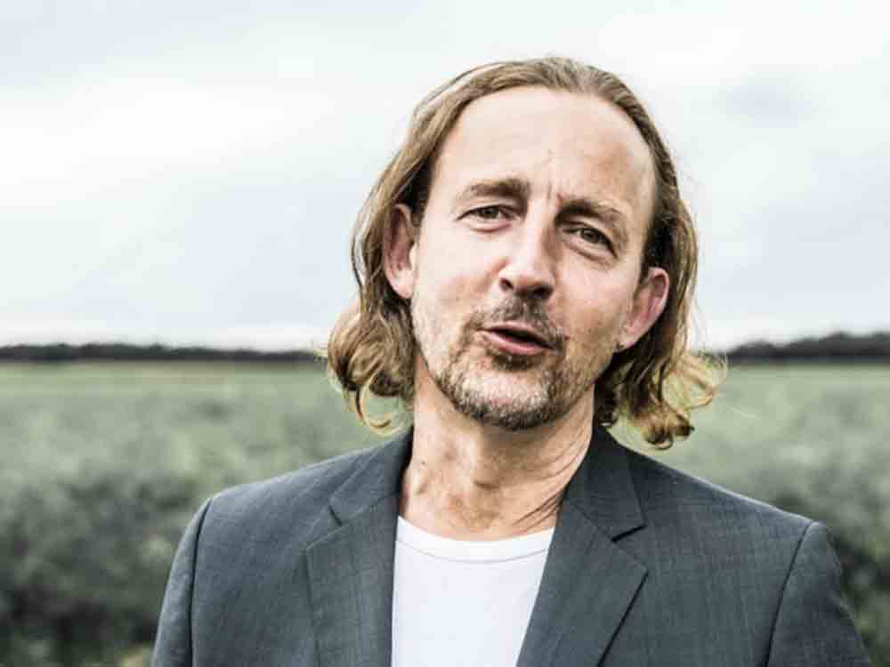 »Alles Liebe«, Konzert mit Songpoet Michael Raeder am 8. April 2023 um 19 Uhr in der Wandelhalle Bad Harzburg