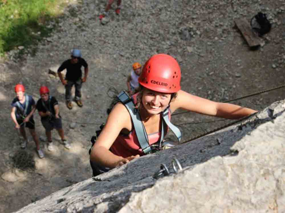 Raus aus Tiktok und Youtube, rein ins Leben! Warum Erlebnispädagogik gerade jetzt so wichtig wäre Raus aus Tiktok und Youtube, rein ins Leben! Warum Erlebnispädagogik gerade jetzt so wichtig wäre