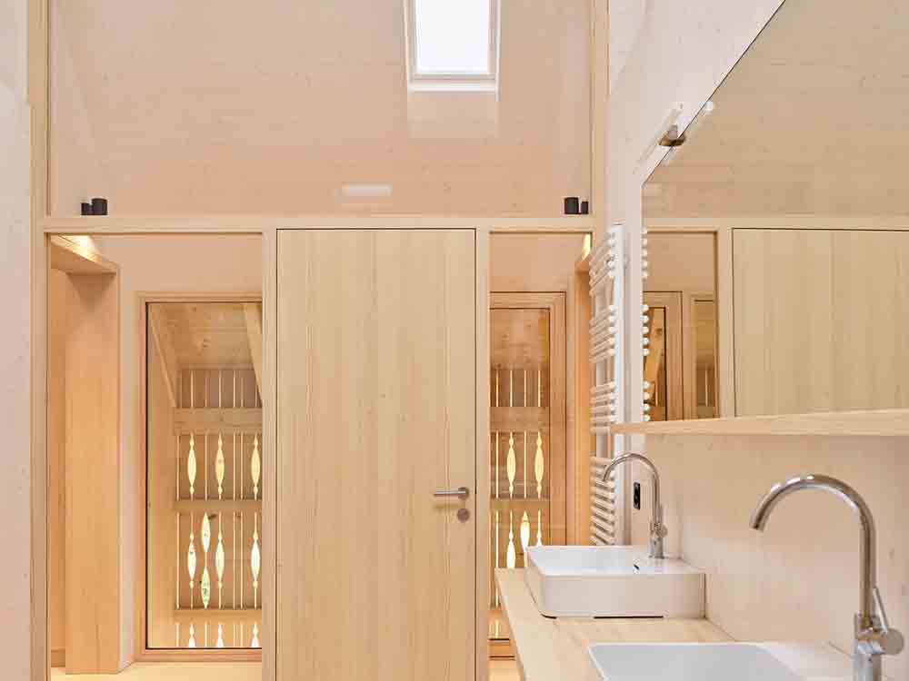 Velux Objektbericht, Neubau Wohnhaus Engelweiss, wandelbares Massivholzhaus zwischen Tradition und Moderne Velux Objektbericht, Neubau Wohnhaus Engelweiss, wandelbares Massivholzhaus zwischen Tradition und Moderne