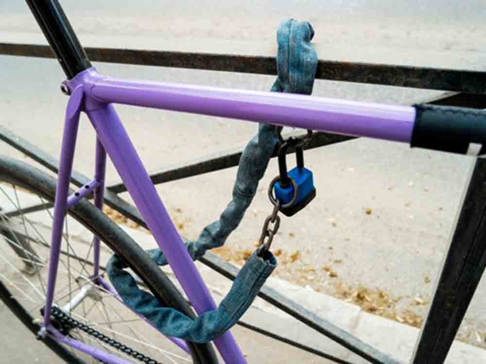 Von Drahtesel bis E Bike: die passende Versicherung fürs Fahrrad, bei teuren Pedelecs reicht die Hausratversicherung oft nicht Von Drahtesel bis E Bike: die passende Versicherung fürs Fahrrad, bei teuren Pedelecs reicht die Hausratversicherung oft nicht