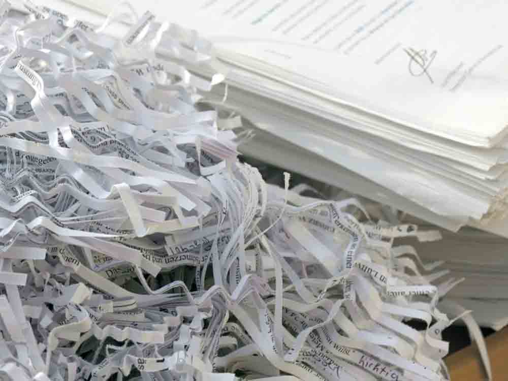 Gütersloh, alte Akten sicher vernichten, GEG unterstützt Aktion am Entsorgungspunkt Gütersloh., 20. und 21. April 2023