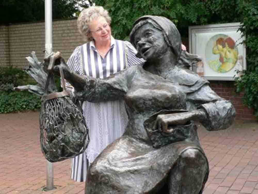 Gütersloh, Stadtführungen im Mai 2023 mit Brunhilde Kohls und Walter Holtkamp, »Güths Mariechen«, Radtour am Wassererlebnispfad Gütersloh, Stadtführungen im Mai 2023 mit Brunhilde Kohls und Walter Holtkamp, »Güths Mariechen«, Radtour am Wassererlebnispfad