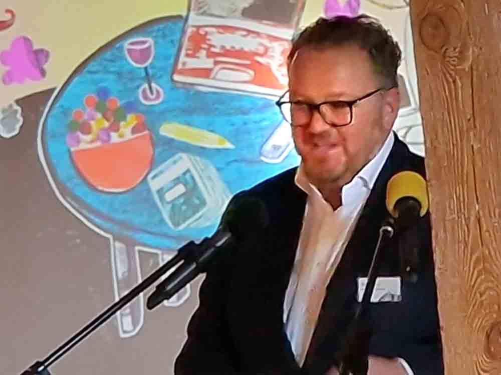 Gütersloh durch Weberei auf OWL Kulturkonferenz vertreten, »Neues entsteht nur, wenn Altes stirbt!« Gütersloh durch Weberei auf OWL Kulturkonferenz vertreten, »Neues entsteht nur, wenn Altes stirbt!«