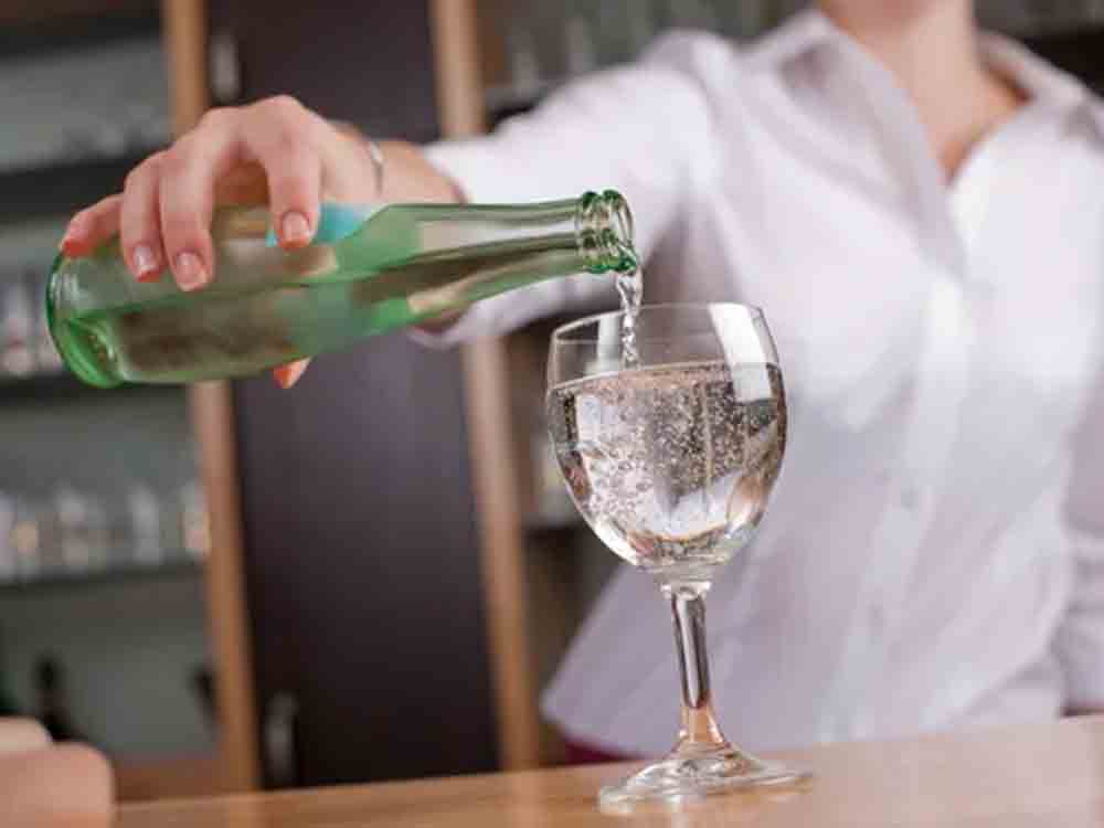 Informationsbüro Heilwasser, wie Wasser zur sportlichen Leistungsfähigkeit beitragen kann Informationsbüro Heilwasser, wie Wasser zur sportlichen Leistungsfähigkeit beitragen kann