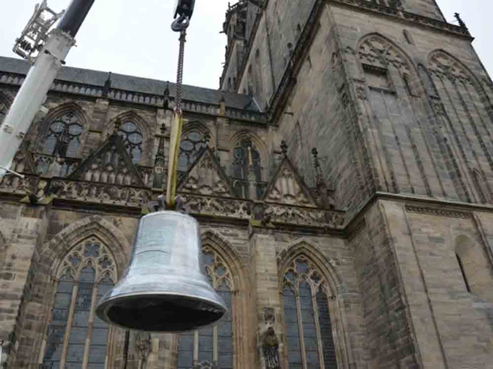 Höchstspendensumme von knapp 700.000 Euro erreicht und letzte kleine Glocke Speremus gegossen im Magdeburger Dom Höchstspendensumme von knapp 700.000 Euro erreicht und letzte kleine Glocke Speremus gegossen im Magdeburger Dom