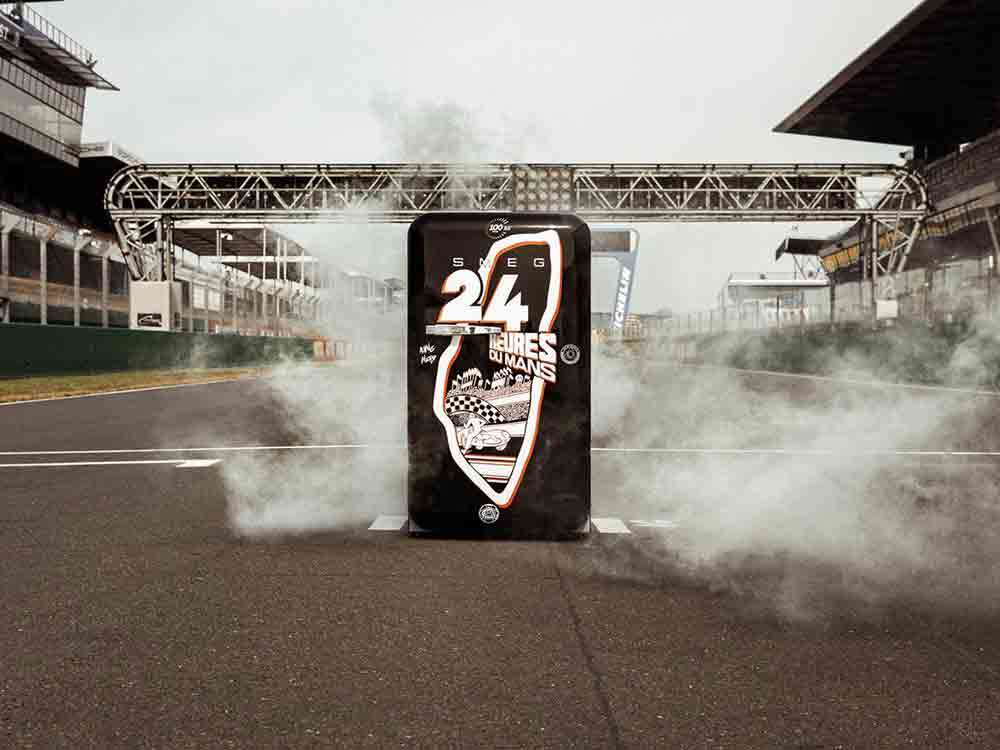 100 Jahre Le Mans: Smeg gratuliert dem legendären Autorennen mit einem besonderen Kühlschrank im Retrodesign