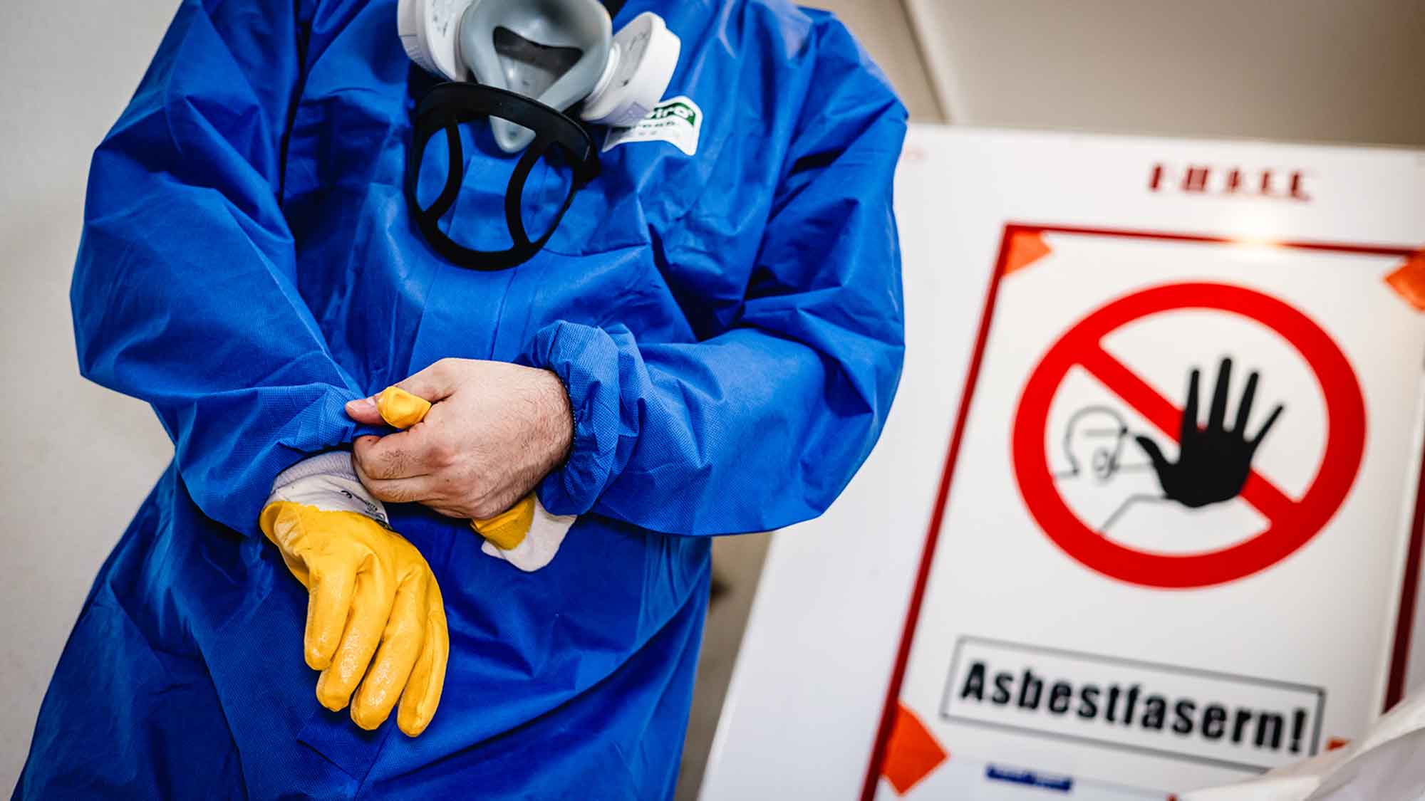 IG BAU legt »Asbest Charta«, 48.800 Wohnhäuser im Kreis Gütersloh sind »Asbest Fallen« bei Sanierung