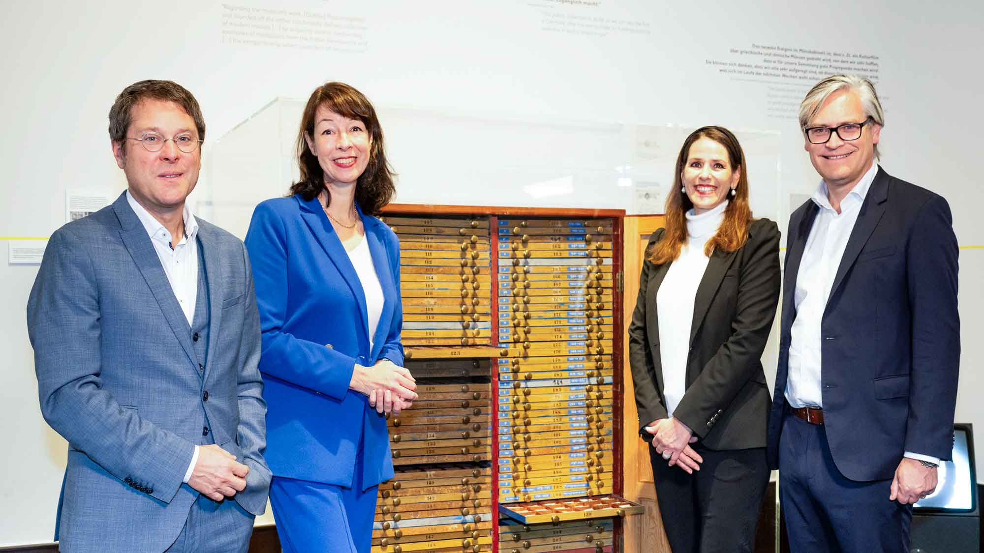 8.000 Münzen, Medaillen und Plaketten von der Antike bis in die Moderne von der Hamburger Kunsthalle erfasst, erforscht und digitalisiert 8.000 Münzen, Medaillen und Plaketten von der Antike bis in die Moderne von der Hamburger Kunsthalle erfasst, erforscht und digitalisiert