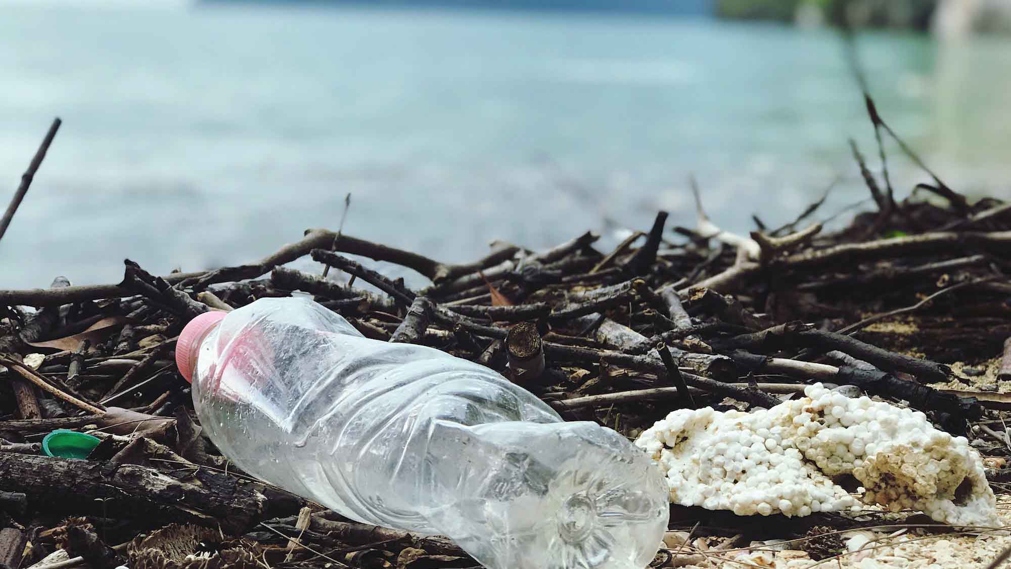 Eindämmung des Plastikmülls muss mit konsequent politischer Reglementierung vorangetrieben werden