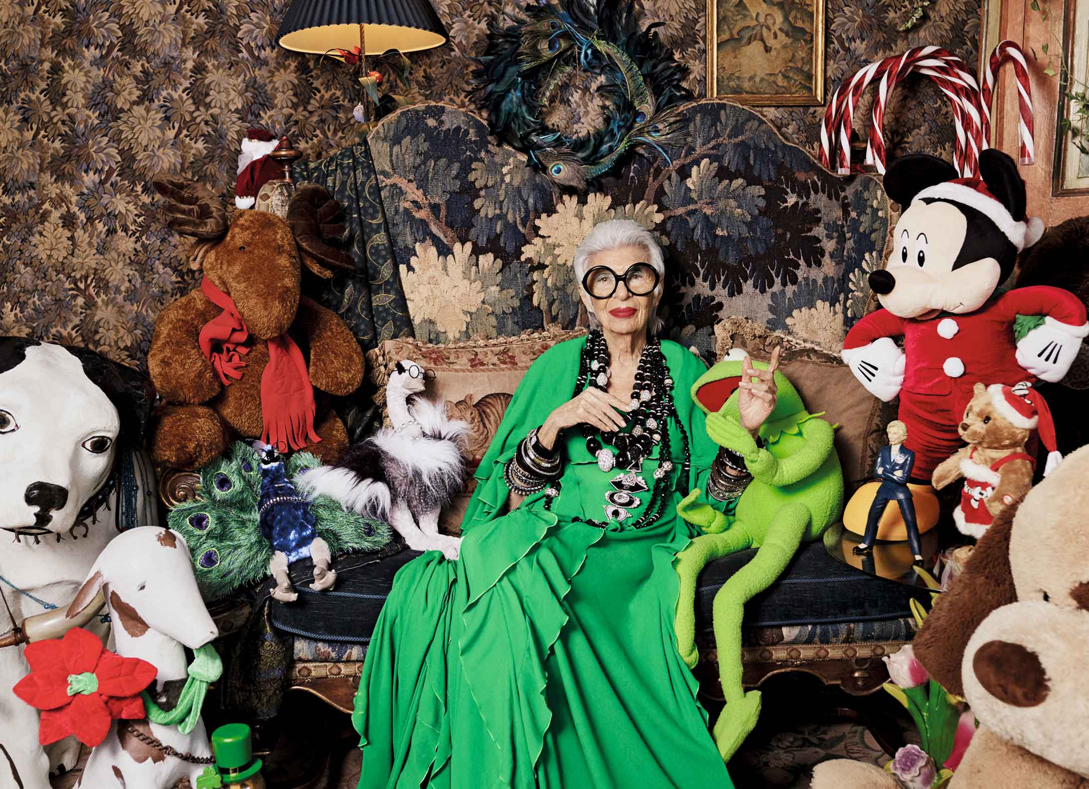 Die Stil und Modeikone Iris Apfel ist mit 102 Jahren gestorben, Autobiografie und Werkschau exklusiv im Midas Verlag Die Stil und Modeikone Iris Apfel ist mit 102 Jahren gestorben, Autobiografie und Werkschau exklusiv im Midas Verlag