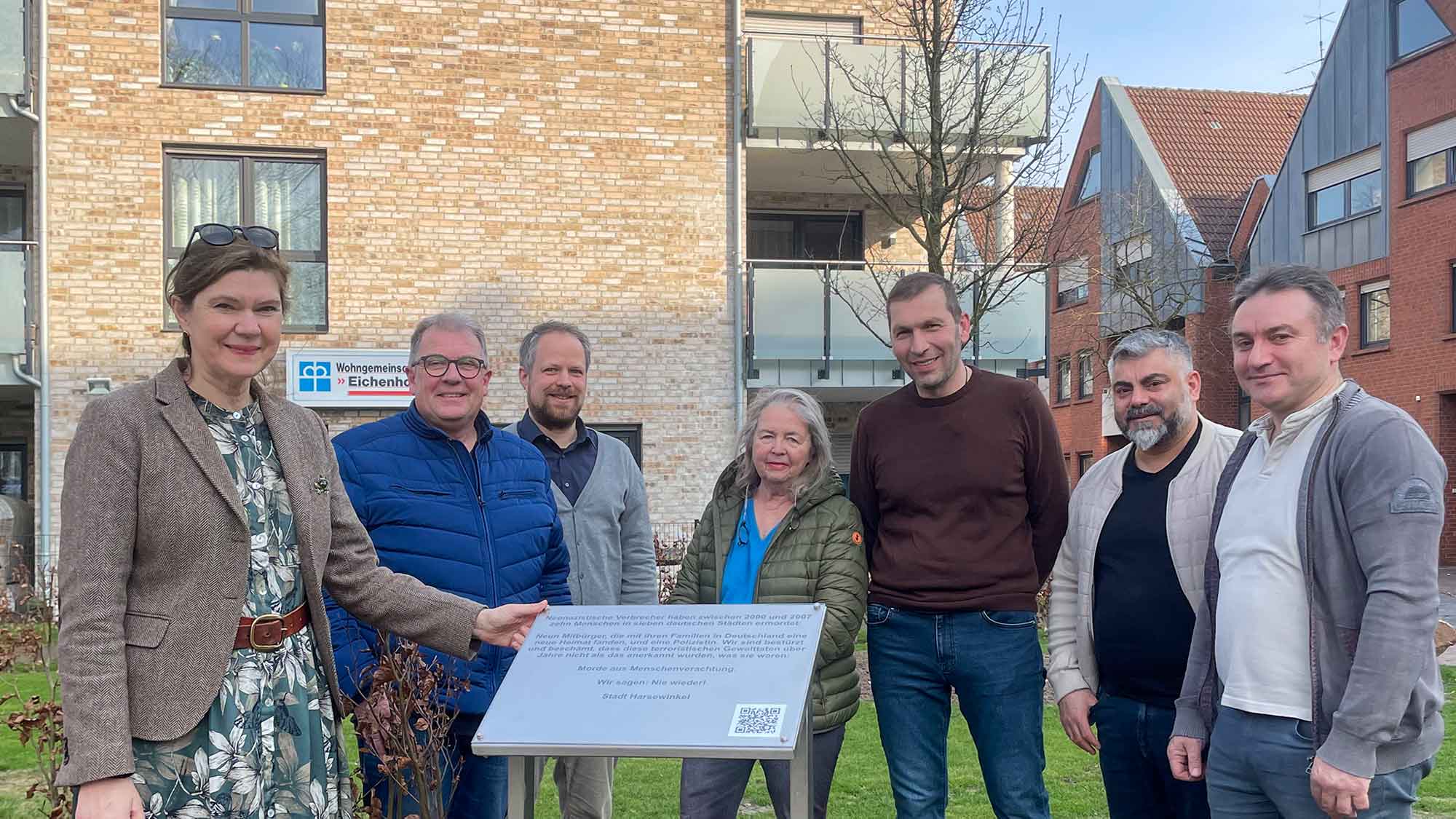 Harsewinkel: Offizielle Aufstellung der Gedenktafel – Gedenken an die Opfer des NSU Harsewinkel: Offizielle Aufstellung der Gedenktafel – Gedenken an die Opfer des NSU
