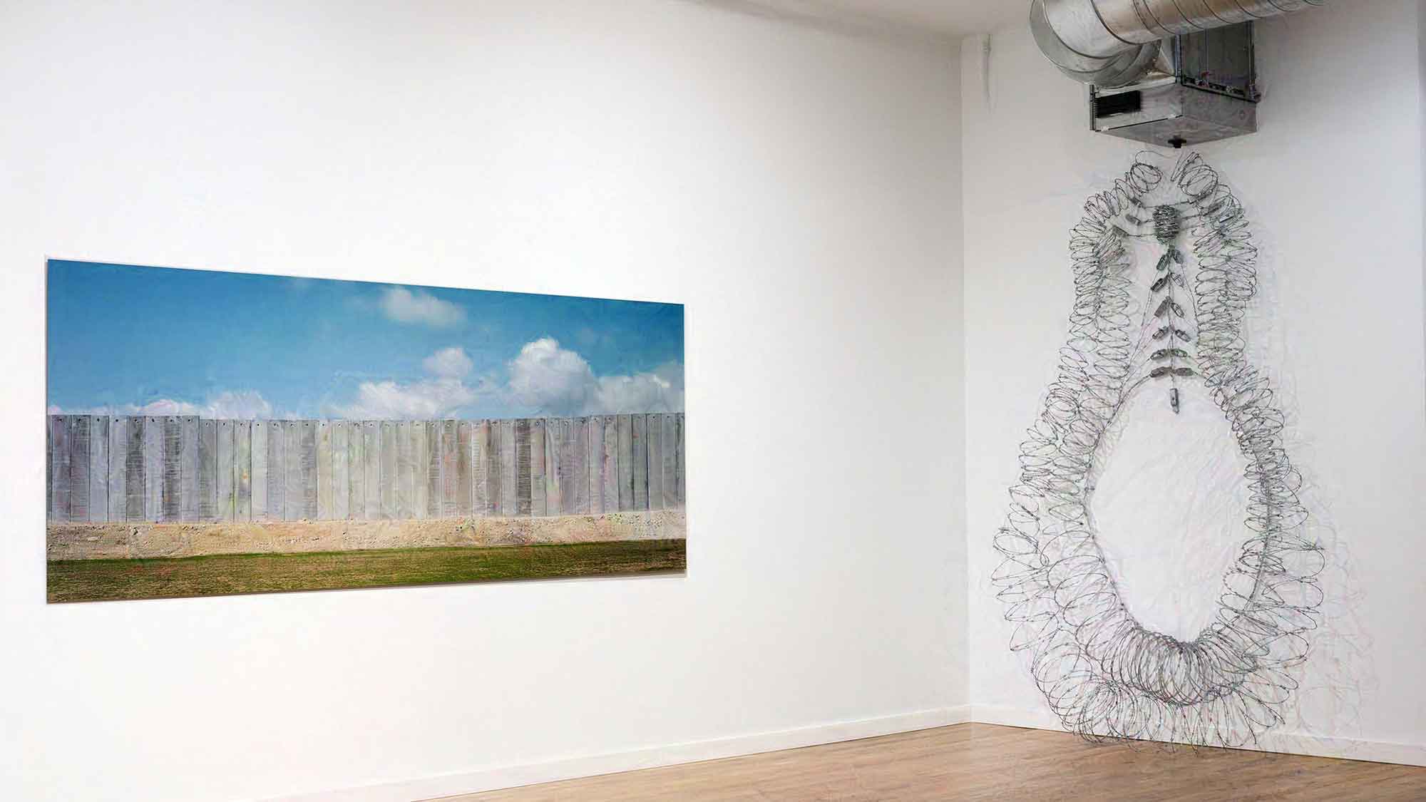 Ausstellung »In My Mother’s Footsteps« von Yishay Garbasz und Neueröffnung des Prima Center Berlin, 19. April bis 12. Mai 2024 Ausstellung »In My Mother’s Footsteps« von Yishay Garbasz und Neueröffnung des Prima Center Berlin, 19. April bis 12. Mai 2024