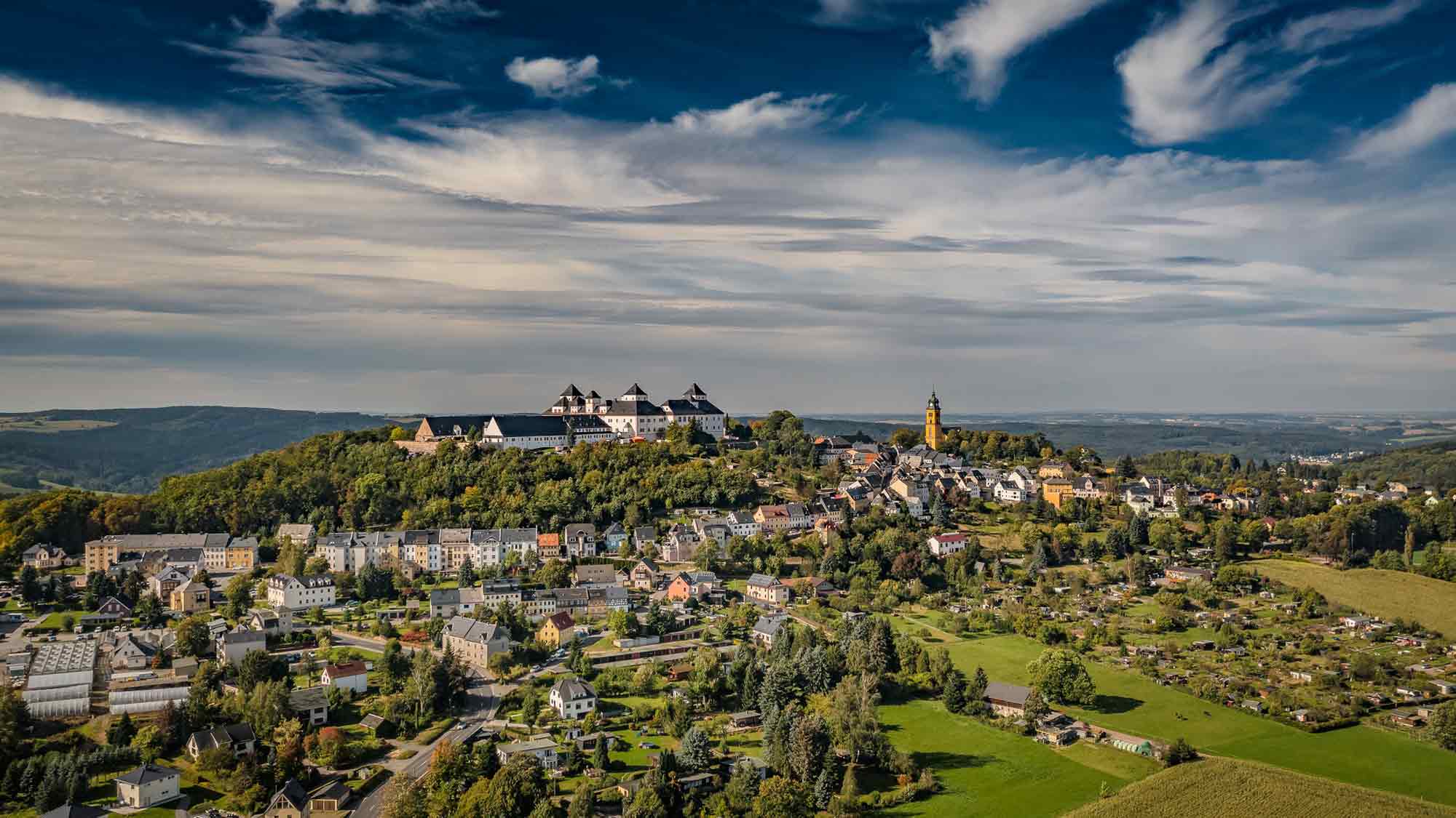 Veranstaltungsreihe internationaler Künstler feiert am 8. Mai 2024 ihre Premiere auf Schloss Augustusburg Veranstaltungsreihe internationaler Künstler feiert am 8. Mai 2024 ihre Premiere auf Schloss Augustusburg