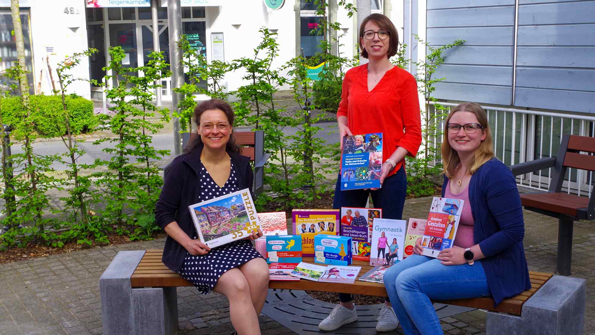 Stadtbibliothek Rheda Wiedenbrück: &raquo;Gut leben im Alter. Auch mit Demenz.&laquo; Spende vom &raquo;SingLiesel Verlag&laquo;
