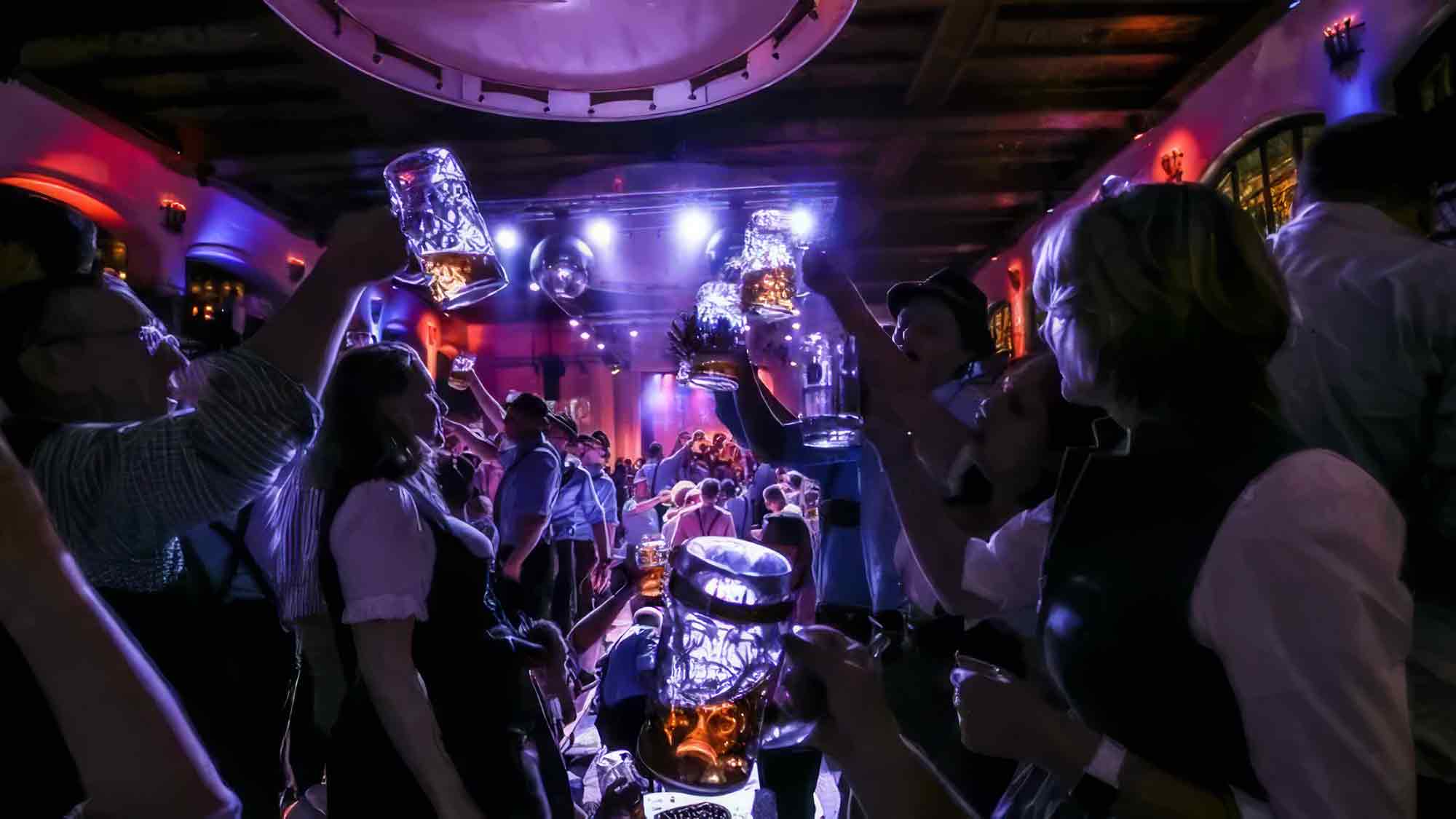 11. Mai 2024: Die legendäre »Nacht der Tracht« steigt zum 20. Mal im Löwenbräukeller München 11. Mai 2024: Die legendäre »Nacht der Tracht« steigt zum 20. Mal im Löwenbräukeller München