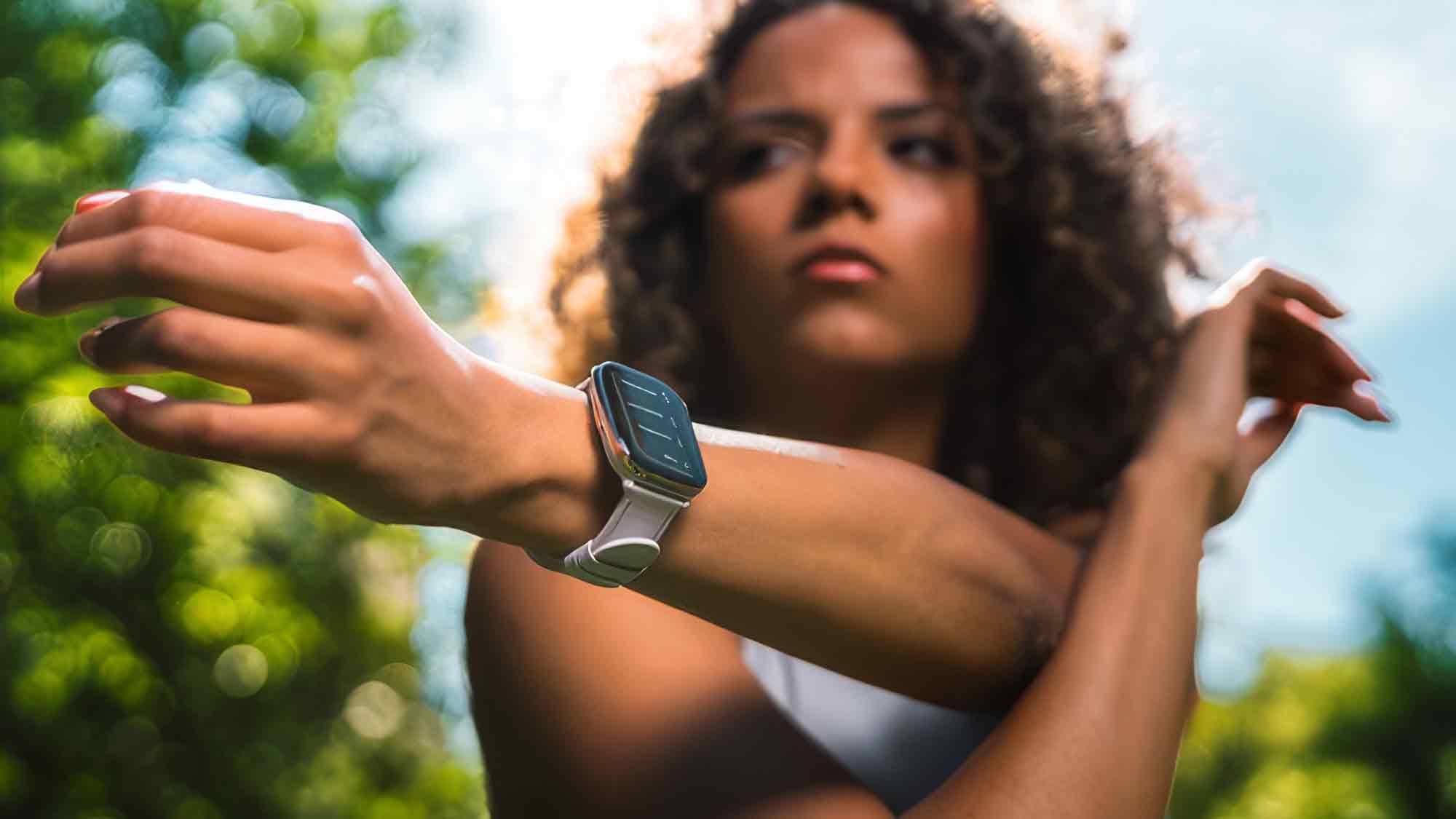 Tschüss, Rückenschmerzen! Eine einfache Funktion hilft, gesund und fit durch den Büroalltag zu kommen Tschüss, Rückenschmerzen! Eine einfache Funktion hilft, gesund und fit durch den Büroalltag zu kommen