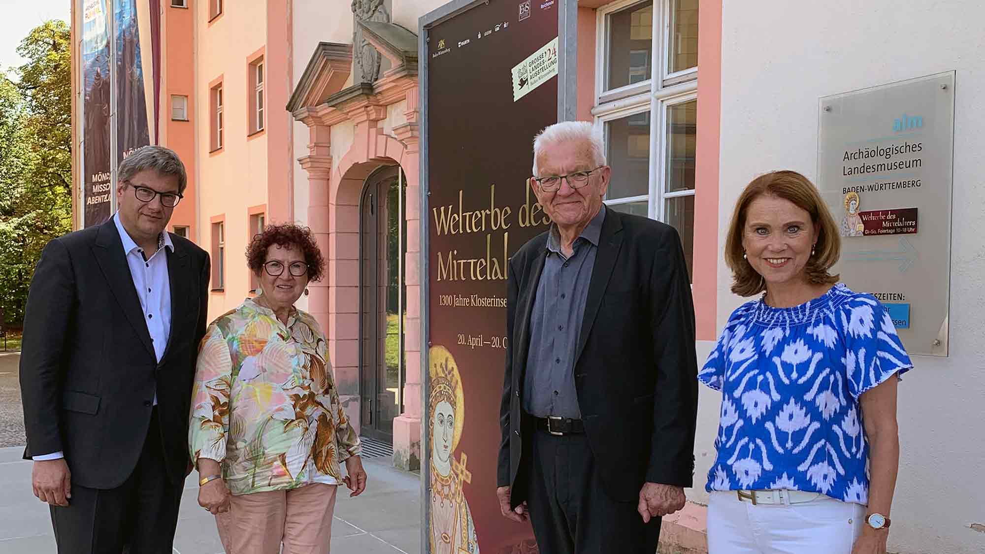Ministerpräsident Winfried Kretschmann und Ministerin Petra Olschowski besuchen Große Landesausstellung »Welterbe des Mittelalters« in Konstanz Ministerpräsident Winfried Kretschmann und Ministerin Petra Olschowski besuchen Große Landesausstellung »Welterbe des Mittelalters« in Konstanz