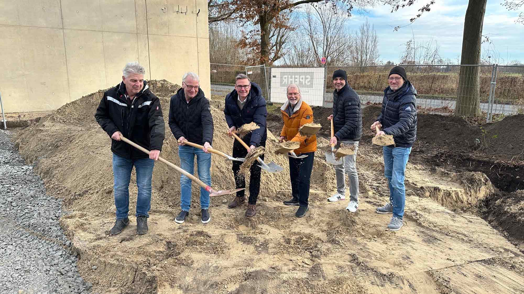 Rietberg: Hier bewegt sich was für Sportler, Spatenstich neues Multifunktionsgebäude Rietberg: Hier bewegt sich was für Sportler, Spatenstich neues Multifunktionsgebäude