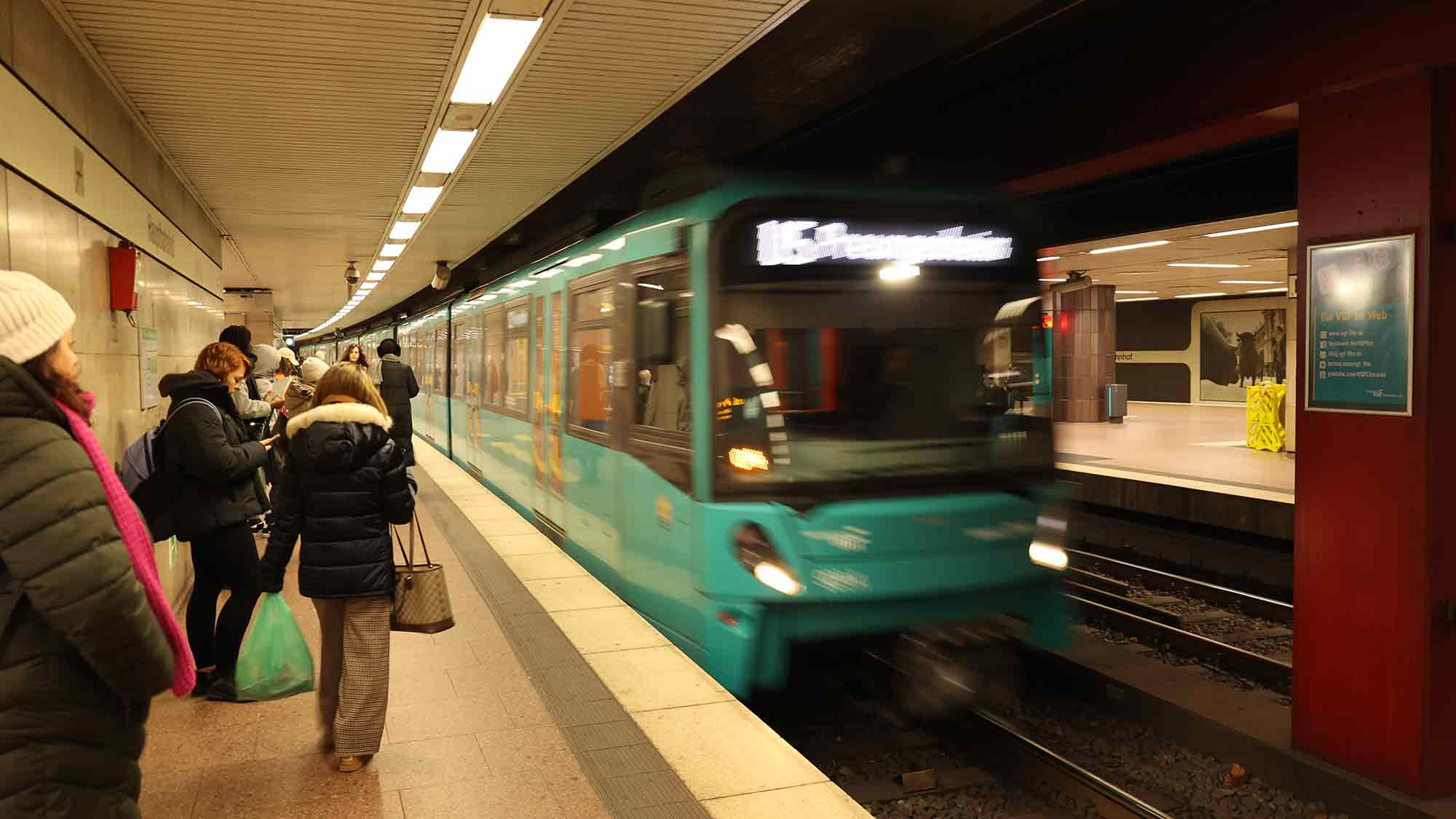 Sonntagsfahrer kommen schneller ans Ziel: ADAC untersucht Pünktlichkeit von ÖPNV Anbietern