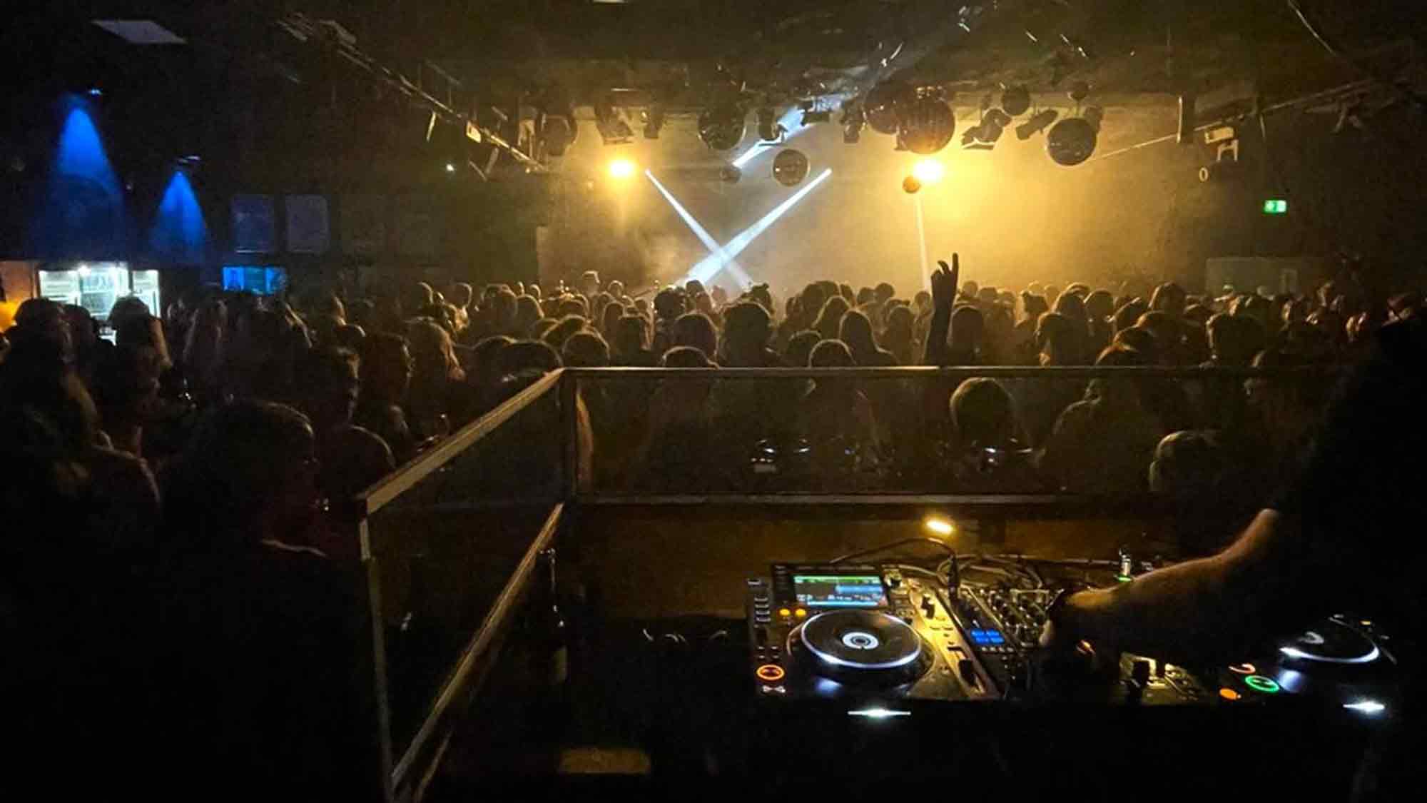 Party wie damals, nur früher –
Weberei Gütersloh lädt zu einer weiteren Auflage von »Mama geht dancen«, 31. Januar 2025 Party wie damals, nur früher –
Weberei Gütersloh lädt zu einer weiteren Auflage von »Mama geht dancen«, 31. Januar 2025