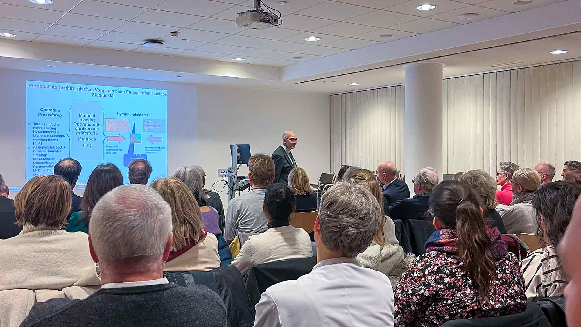 Eierstockkrebs und Gebärmutterkrebs: Namhafte Wissenschaftler treffen sich im Klinikum Gütersloh Eierstockkrebs und Gebärmutterkrebs: Namhafte Wissenschaftler treffen sich im Klinikum Gütersloh