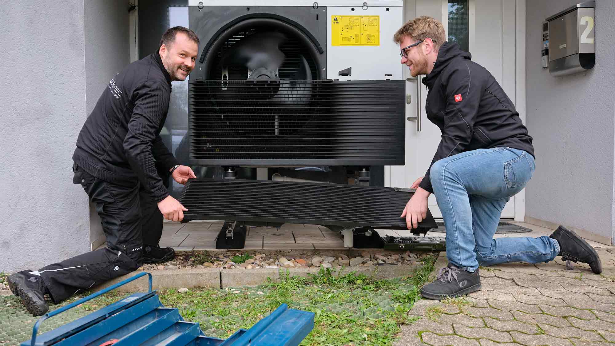 Gütsel Lesertelefon: Servicethema »Energie und Wohnen« – alte Heizung raus – Wärmepumpe rein? Gütsel Lesertelefon: Servicethema »Energie und Wohnen« – alte Heizung raus – Wärmepumpe rein?