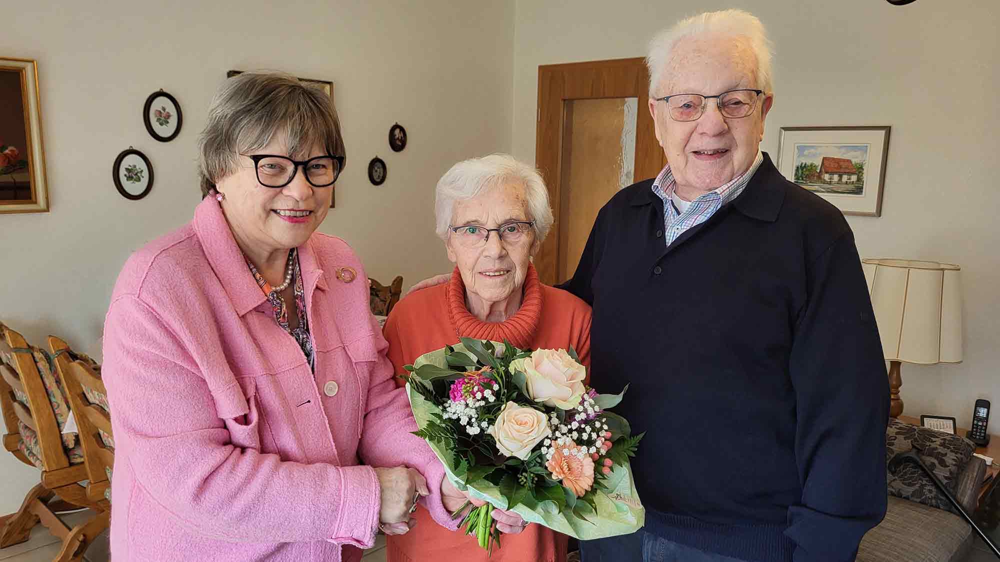 Vom Schützenfest in den siebten Himmel: Helga und Horst Niemeier aus Bad Lippspringe feiern eiserne Hochzeit Vom Schützenfest in den siebten Himmel: Helga und Horst Niemeier aus Bad Lippspringe feiern eiserne Hochzeit