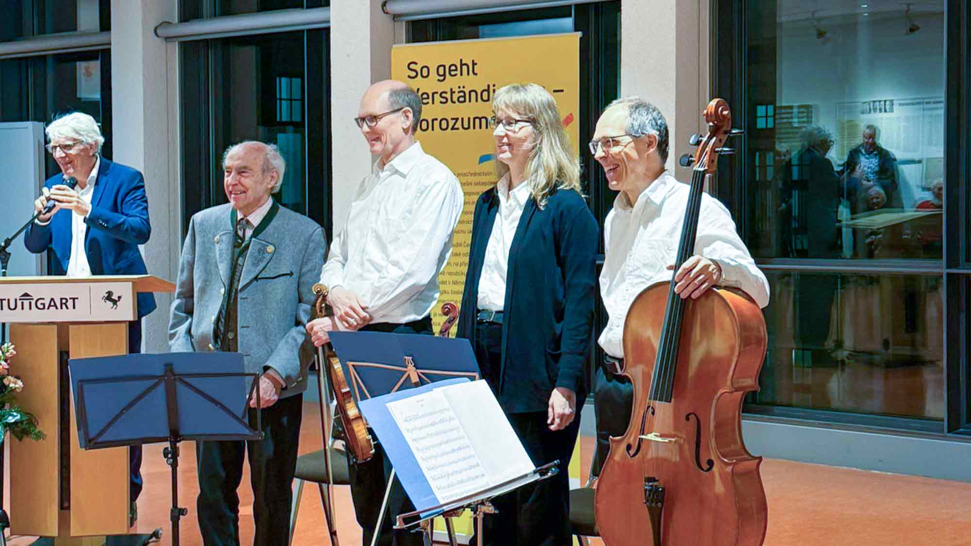 Sudetendeutsche Landsmannschaft Landesgruppe: »So geht Verständigung – dorozumění« im Stuttgarter Rathaus Sudetendeutsche Landsmannschaft Landesgruppe: »So geht Verständigung – dorozumění« im Stuttgarter Rathaus